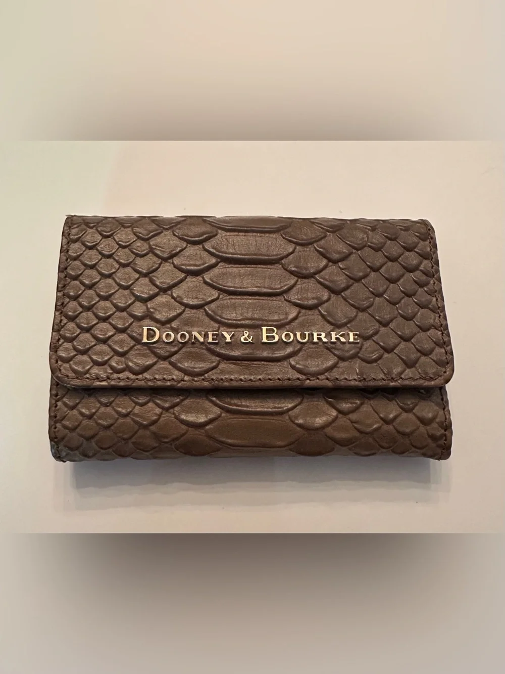 DOONEY & BOURKE TAUPE/BEIGE SNAKESKIN-EMBOSSED CLUTCH/WALLET